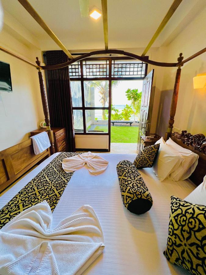 Top Secret Beach Hotel Matara Exterior photo